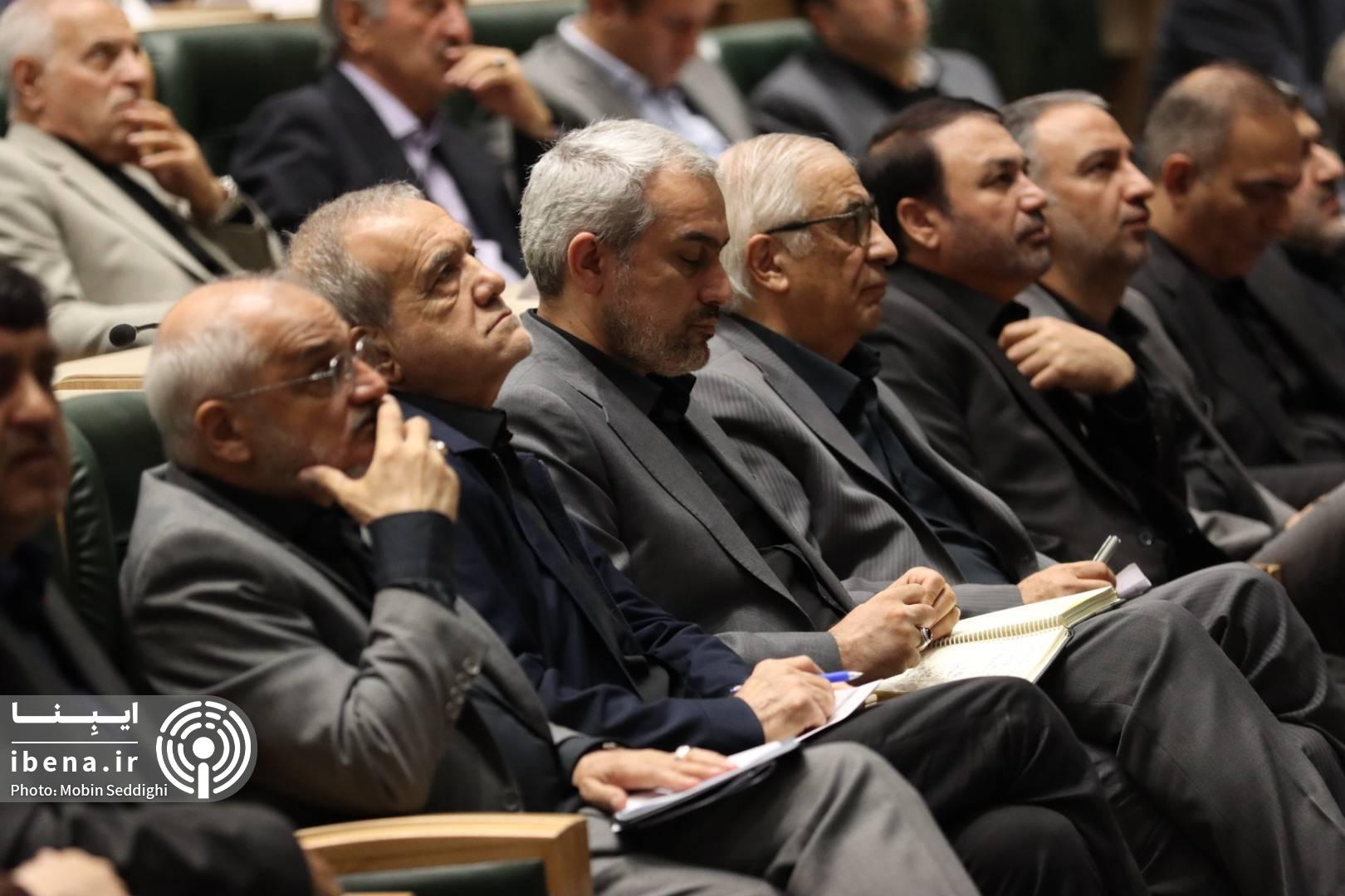 غلبه بر چالش‌های معیشتی و مهار تورم با وفاق ملی و هماهنگی سیاستی/ ذخیره‌سازی ۴.۵ میلیارد دلار برای تامین کالا‌های اساسی و دارو