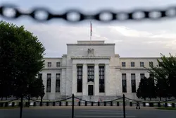 شتاب گرفتن افزایش تورم و تضعیف بیشتر بازار کار آمریکا/ فدرال رزرو به اولین کاهش نرخ بهره نزدیک شد