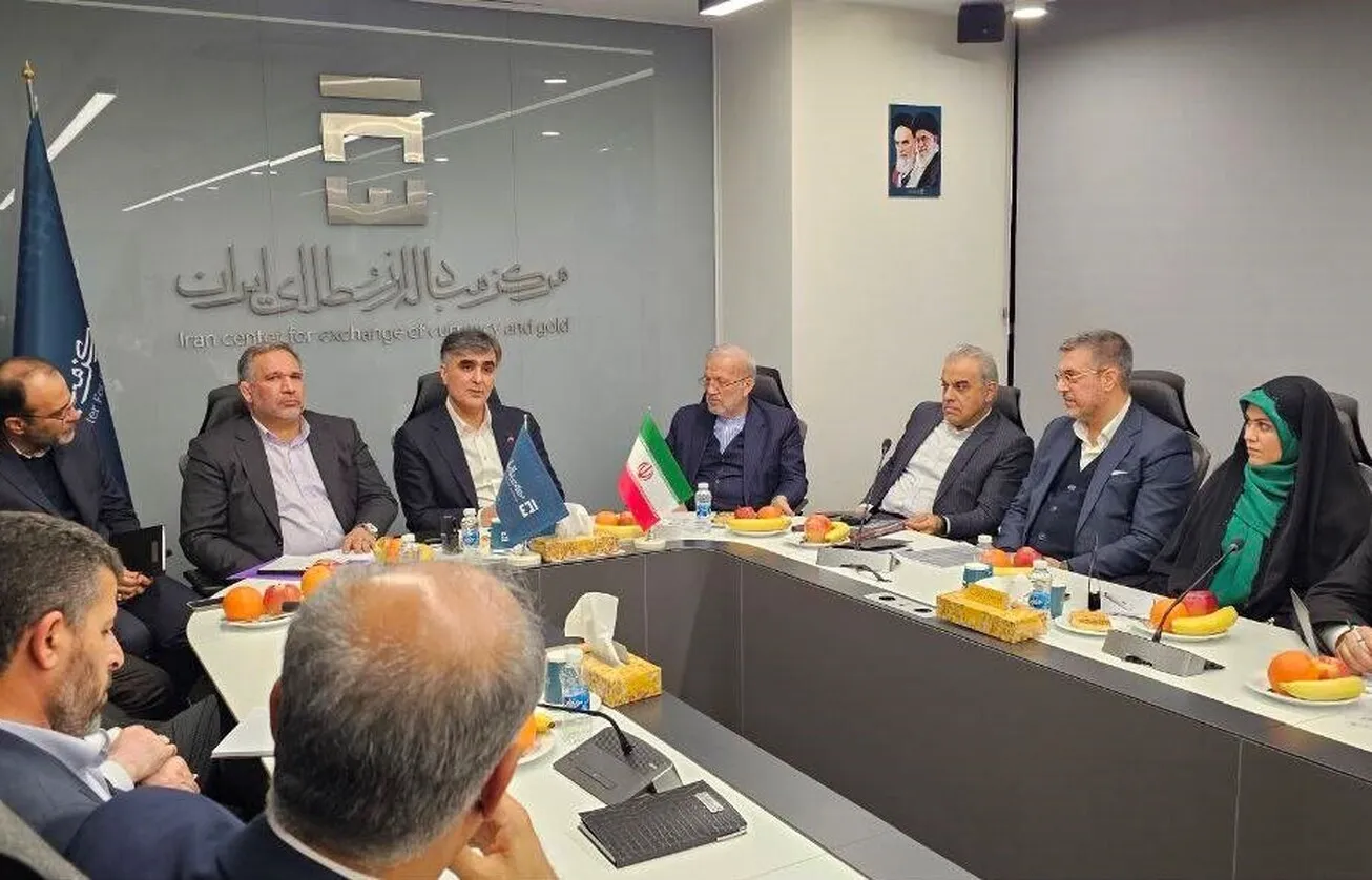 ‏برگزاری جلسه مشترک بانک مرکزی و کمیسیون اقتصادی مجلس در مرکز مبادله/ حجم معاملات در بازار ارز تجاری از یک میلیارد و ۸۸۳ میلیون دلار گذشت