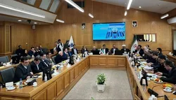 فرزین وارد مشهد شد/ پیگیری دغدغه&zwnj;های تولیدکنندگان در دستور کار رئیس کل بانک مرکزی