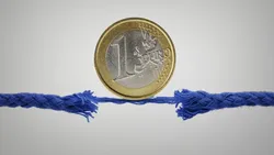 یورو بی&zwnj;اعتبار می&zwnj;شود؟