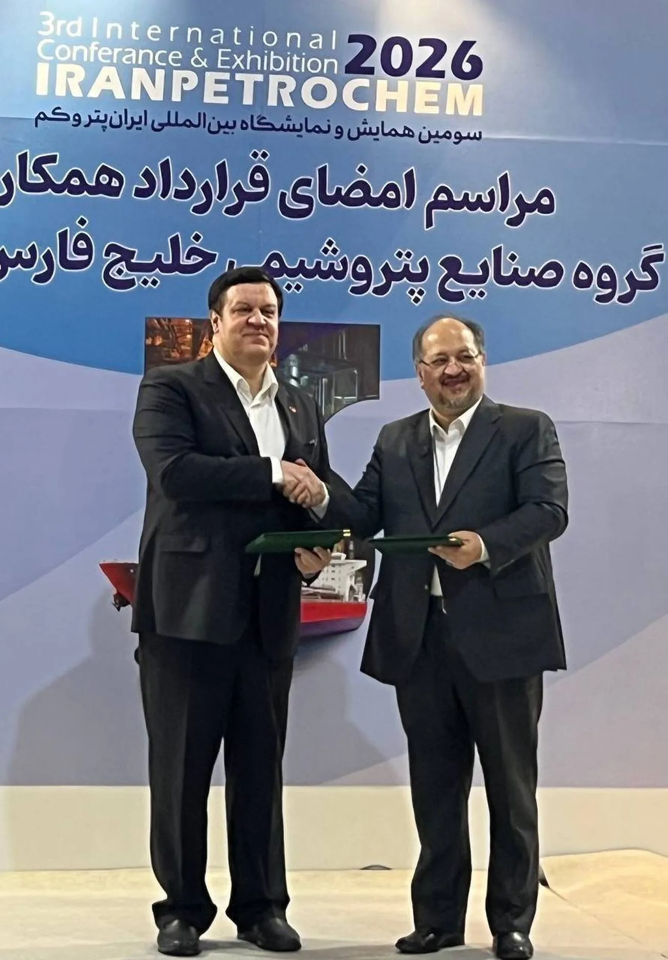 بانک ملت و هلدینگ خلیج فارس تفاهمنامه همکاری امضا کردند