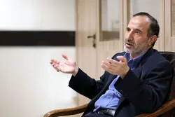خوش&zwnj;چهره: دلار به نرخ تعادلی بازمی&zwnj;گردد / اثر شوک&zwnj;های سیاسی کوتاه&zwnj;مدت است