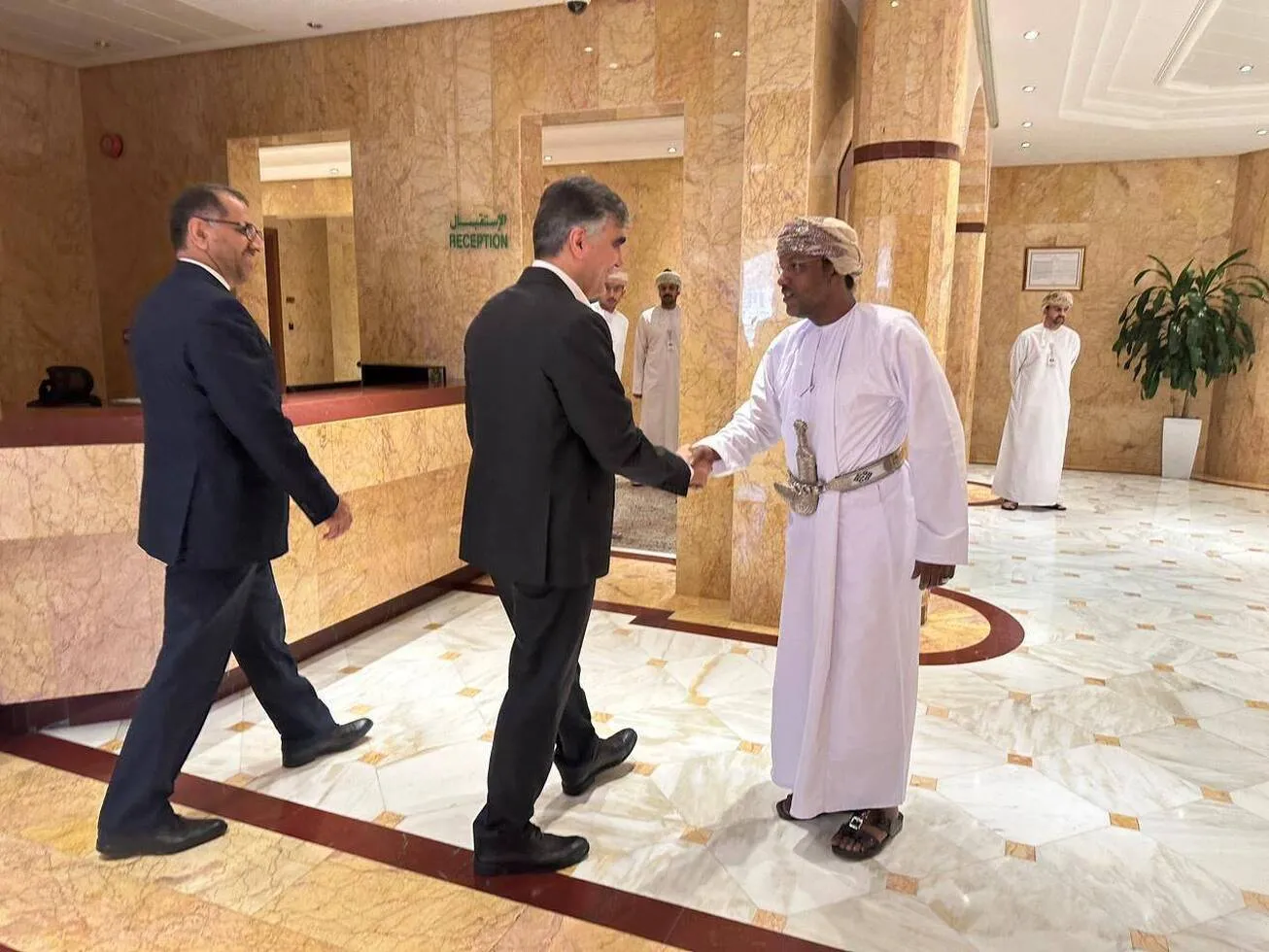 فرزین وارد عمان شد