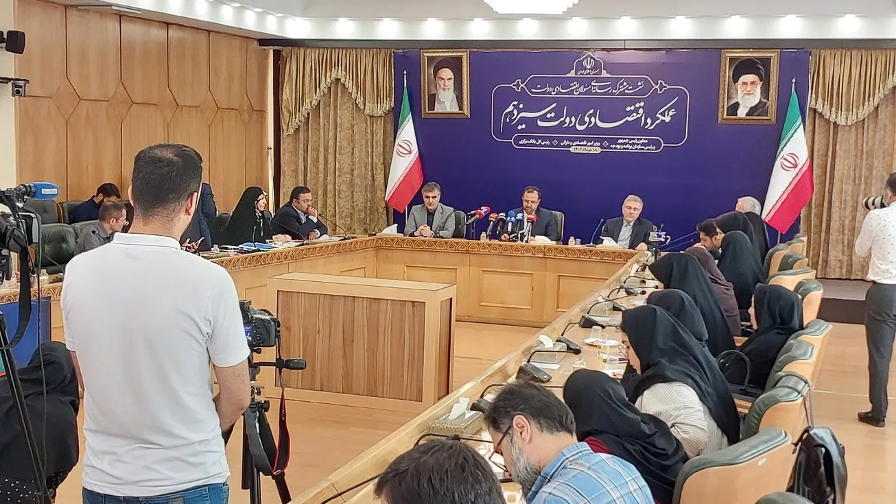 آغاز نشست رسانه‌ای مسئولان اقتصادی دولت با حضور رئیس کل بانک مرکزی