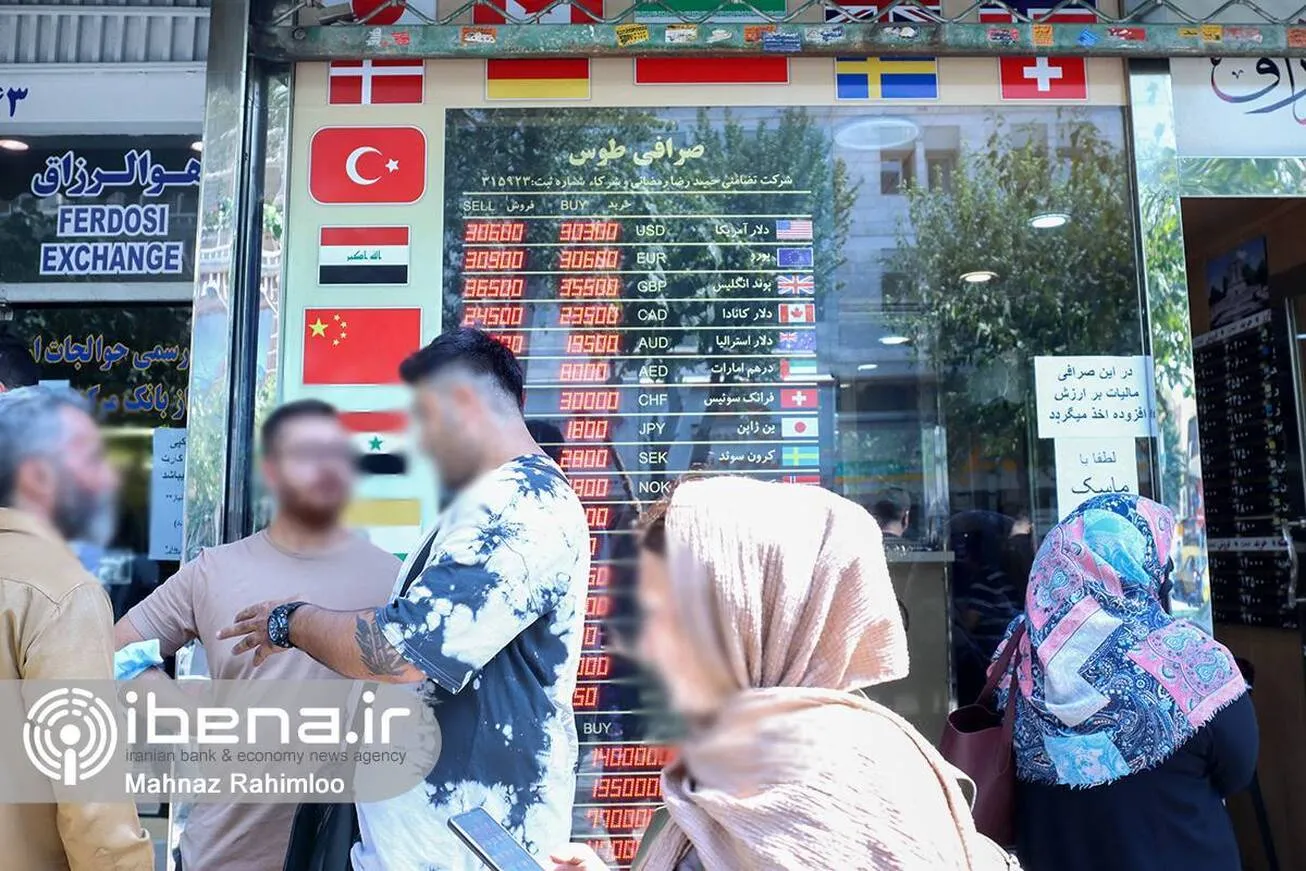 ریزش ۲۵ درصدی نرخ دلار در بازار آزاد/ زیان ۱۶۰ میلیونی خریداری که خودروی خود را فروخت!
