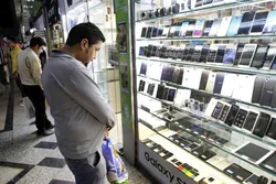 استثنائات واردات تلفن همراه، مانعی برای مدیریت منابع ارزی/ مالیات بر مصرف کالا&zwnj;های لوکس اعمال شود