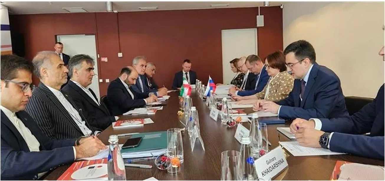 تاکید بر همکاری بانکی توسط روسای بانک مرکزی ایران و روسیه
