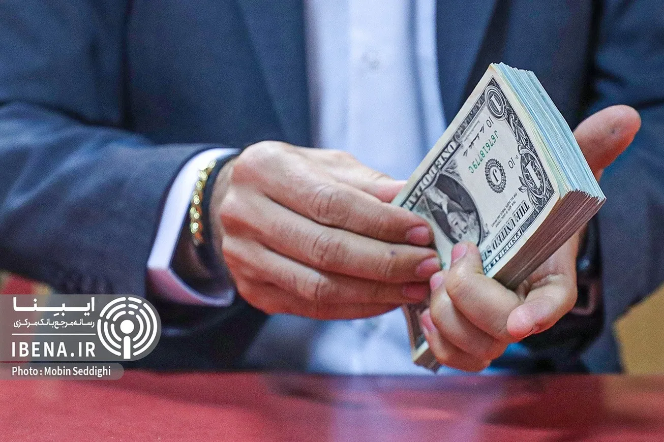 تامین بیش از ۴ میلیارد دلار ارز مورد نیاز برای واردات /۱ میلیارد و ۴۴۹ میلیون دلار ارز کالا‌های اساسی و دارو تأمین شد