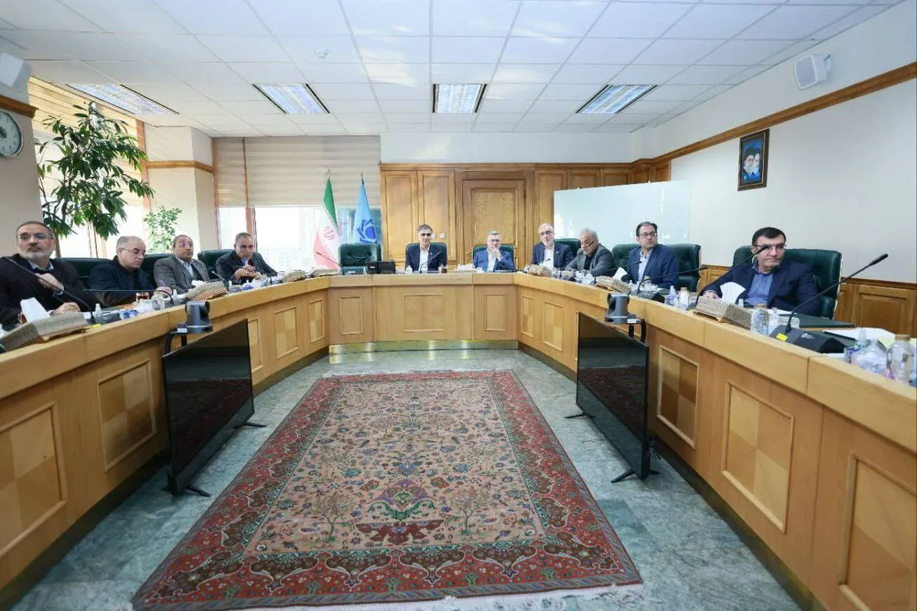 اقدامات بانک مرکزی برای مدیریت بازار ارز ادامه دارد/ آمادگی کامل برای تامین ارز مواد اولیه کالا‌های اساسی و دارو