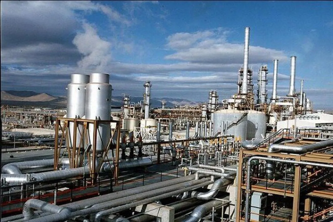 نقش صنعت پتروشیمی در تأمین نیمی از نیاز ارزی کشور