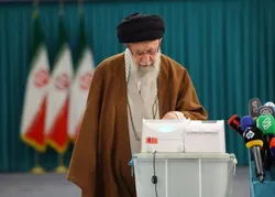 حضور رهبر انقلاب در مرحله دوم انتخابات دوازدهمین دوره مجلس شورای اسلامی
