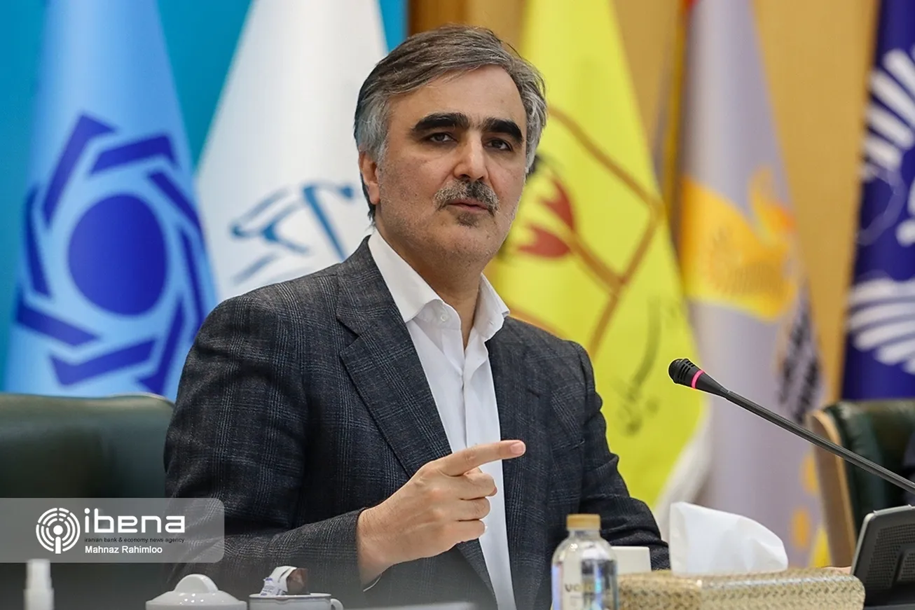 روش جدید خرید و فروش ارز توسط بانک مرکزی/ فروش ارز تولیدکننده در بازار قاچاق منطق اقتصادی ندارد