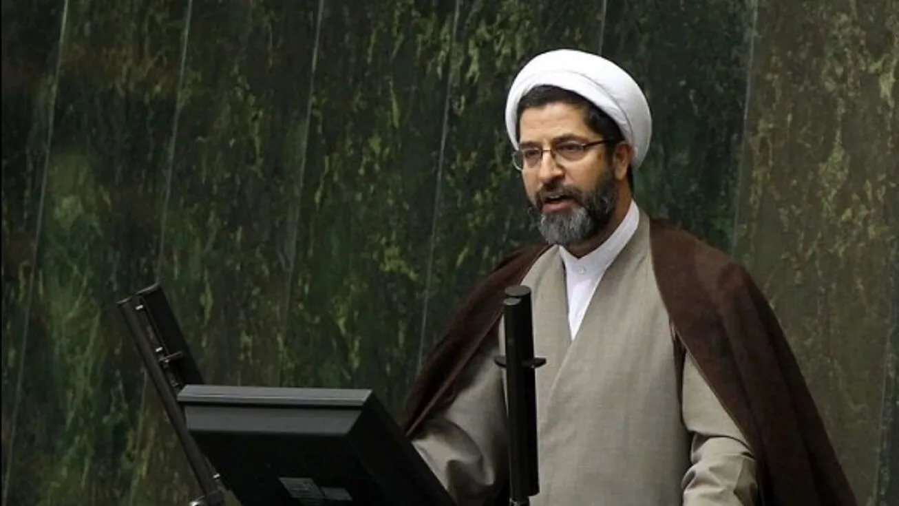 بانک مرکزی به تنهایی مسئول بازار ارز نیست/ جلوگیری از احتکار ارز و خروج سرمایه نیازمند ورود مجلس