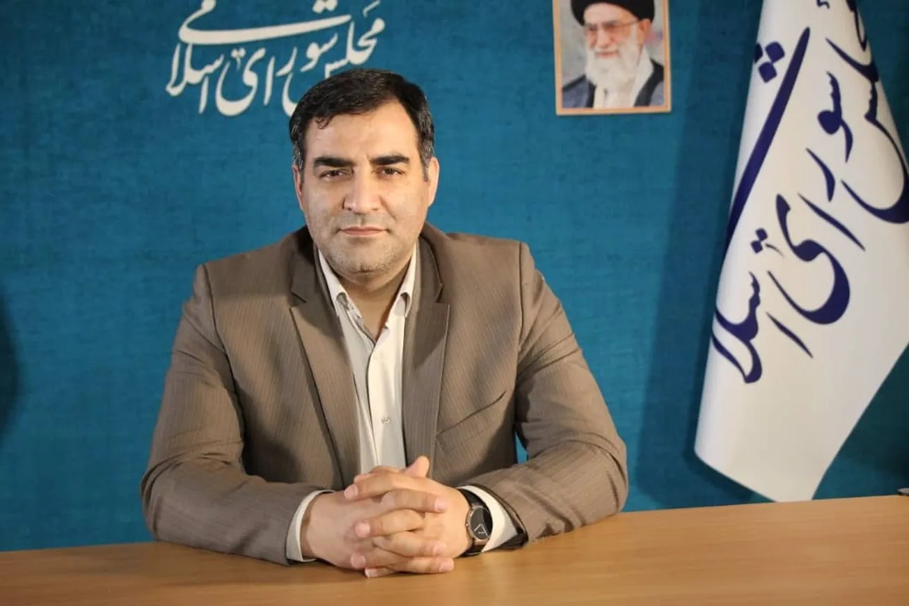 مدیریت بازار ارز و ترمیم ساختار بانک‌ها نیاز به اختیار کامل بانک مرکزی دارد