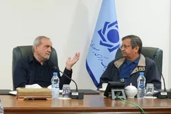 بازدید و نظارت ستادی پزشکیان از بانک&zwnj;مرکزی
