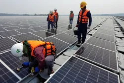 خودزنی آمریکا با اعمال تعرفه&zwnj; بر پنل&zwnj;های خورشیدی؛ فرصت آسیا برای گذار به انرژی پاک