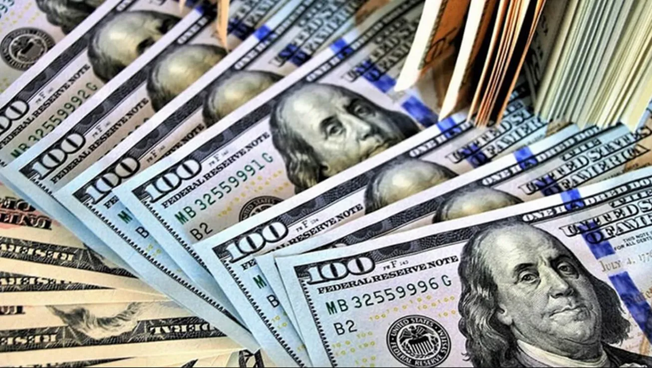 کاهش فرصت‌های شغلی آمریکا و سقوط دلار