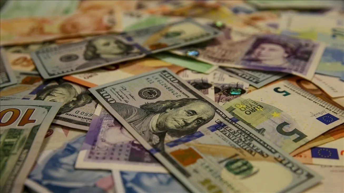 فروش اوراق قرضه به ارزش ۱۳۸ میلیارد دلار توسط دولت چین