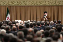 حذف دلار از مبادلات تجاری کاری بزرگ در کارزار اقتصادی است/ بانک مرکزی میدان را برای سایر ارز&zwnj;ها باز کند