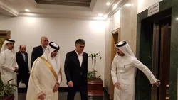 رئیس&zwnj; کل بانک مرکزی وارد قطر شد