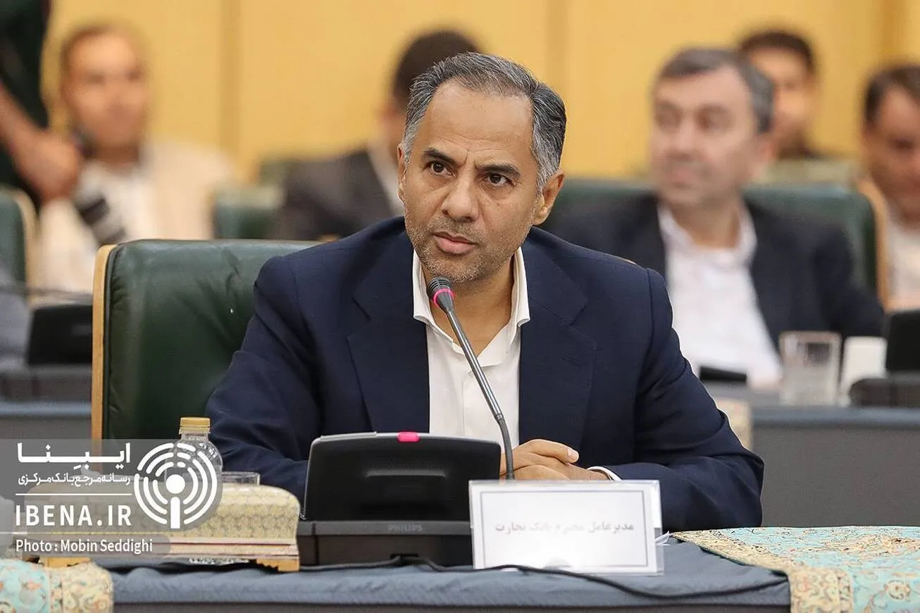 بازدید میدانی مدیرعامل بانک تجارت از روند خدمت‌رسانی به مشتریان