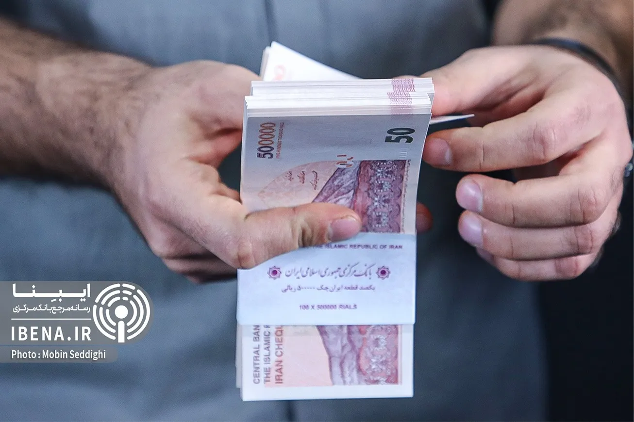 حداقل حقوق کارگری سال آینده ۱۰ میلیون و ۳۹۹ هزار تومان شد/ ۴۵ درصد افزایش دستمزد