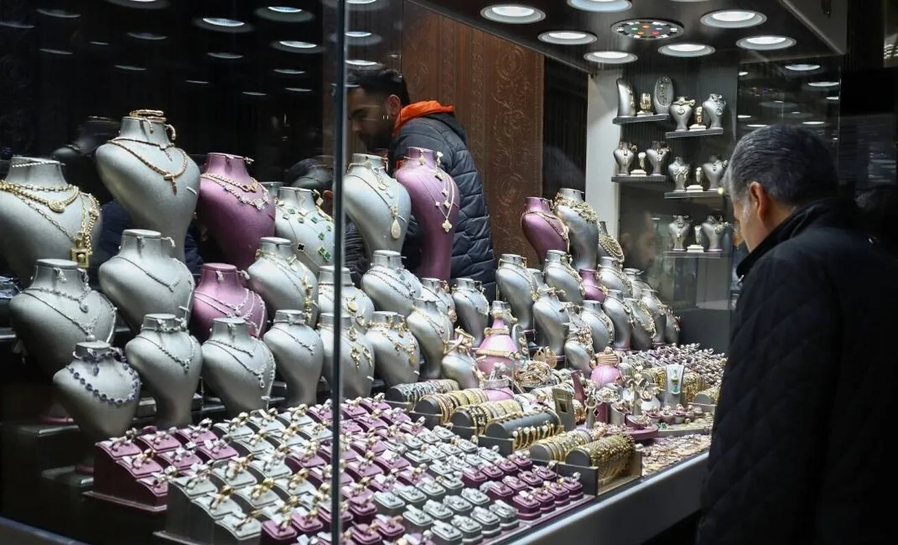 قیمت هر گرم طلای ۱۸ عیار در بازار؛ سه‌شنبه ۹ اسفند ۱۴۰۱