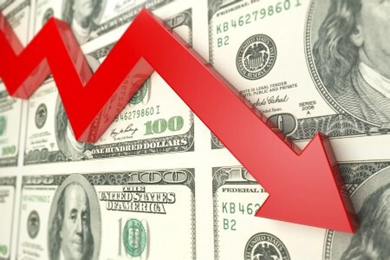 اشتباه استراتژیک ترامپ، دلار را در سراشیبی سقوط قرار می‌دهد