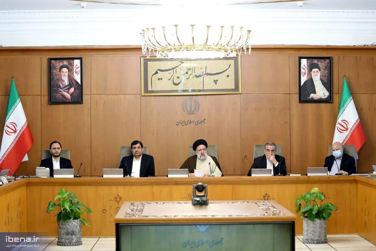 رئیسی: با کسانی که کالا را با قیمت ریال تولید و با نرخ ارز عرضه می‌کنند، برخورد شود