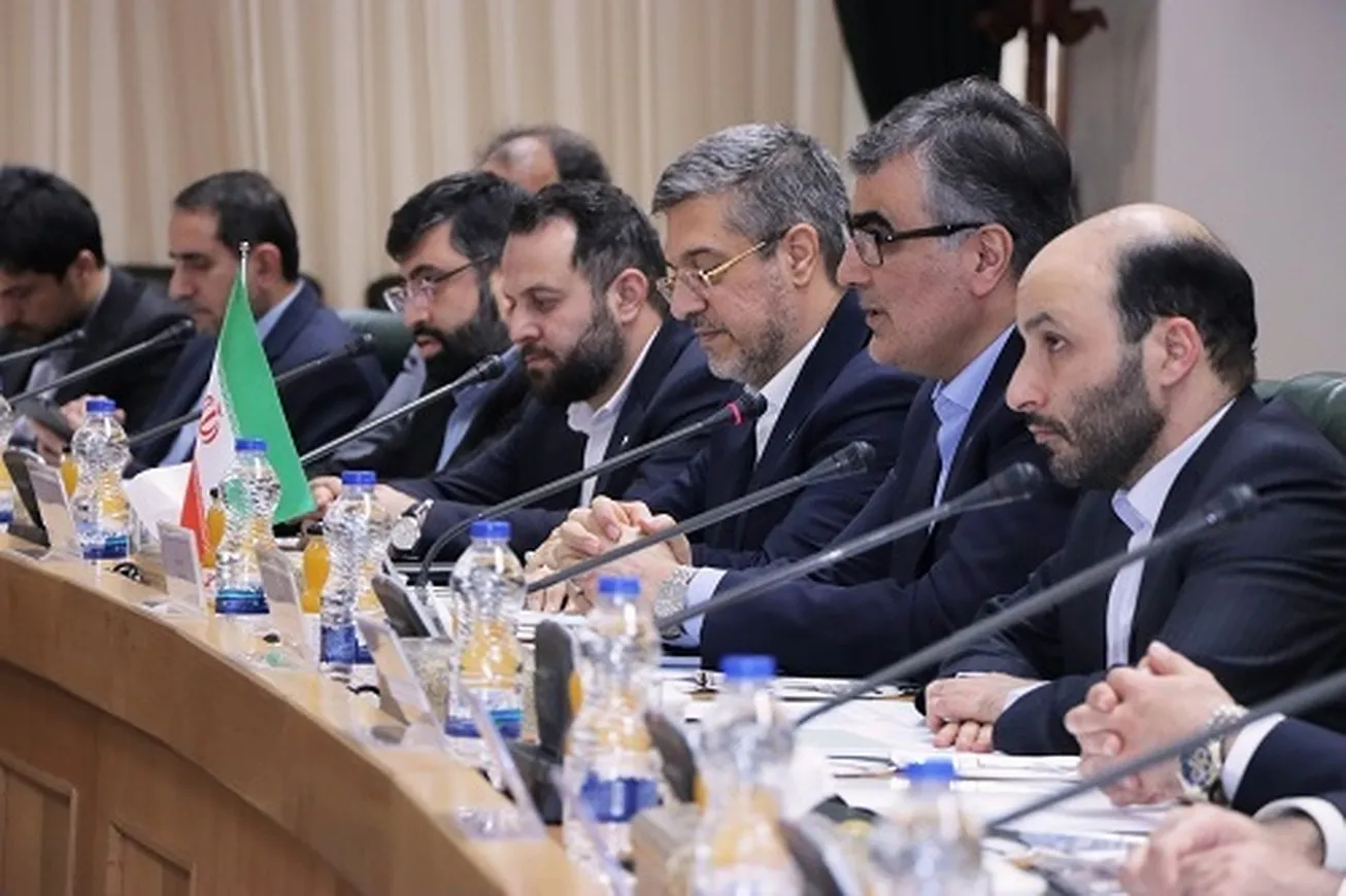 دیدار فرزین با وزیر تجارت و صنعت عمان/ تاکید به جایگزینی ارز‌های ملی با دلار در مبادلات تجاری
